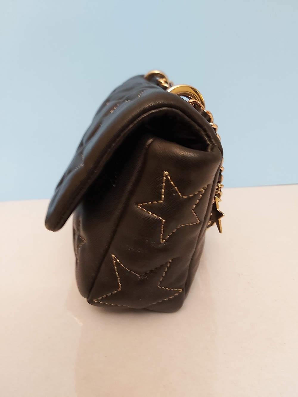 Black Star-Accent Quilted Leather Shoulder Bag with Gold Chain - Picture 8 of 16